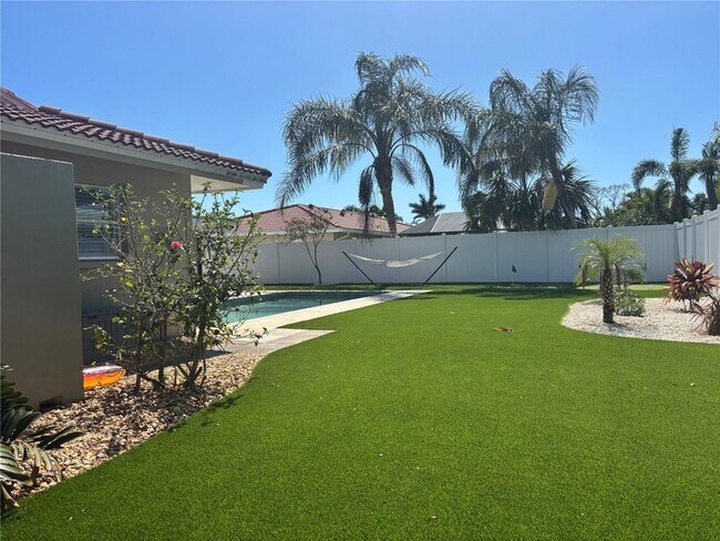 Building Photo - 2921 Captiva Dr