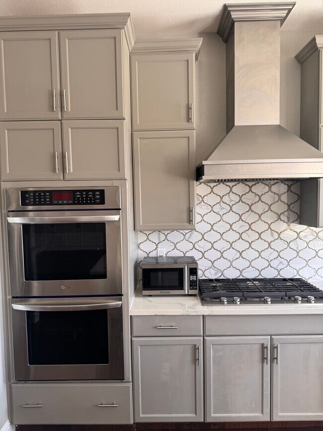 Building Photo - Beautiful single family home