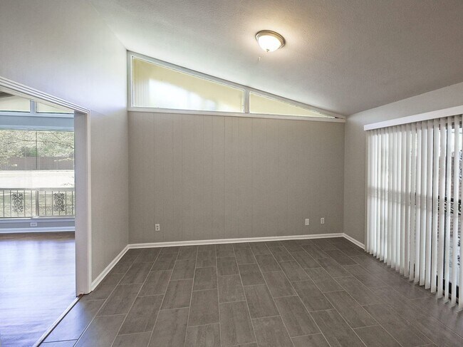 Building Photo - NEWLY UPDATED Mid-Century Mod home with 2 beds, 2 baths.