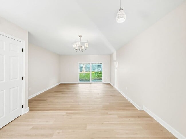 Building Photo - Modern & Bright Living in South Pasadena – Your Coastal Retreat!