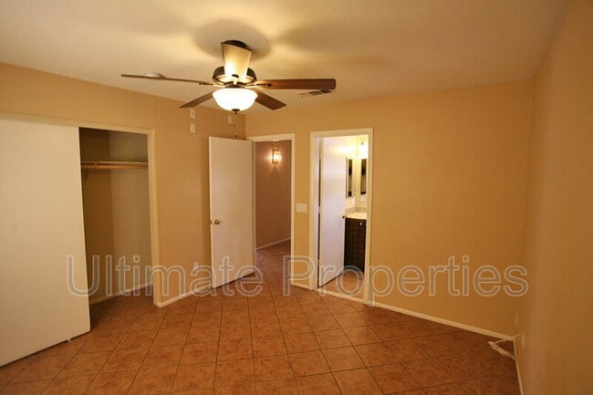 Building Photo - 4705 N 84th Dr
