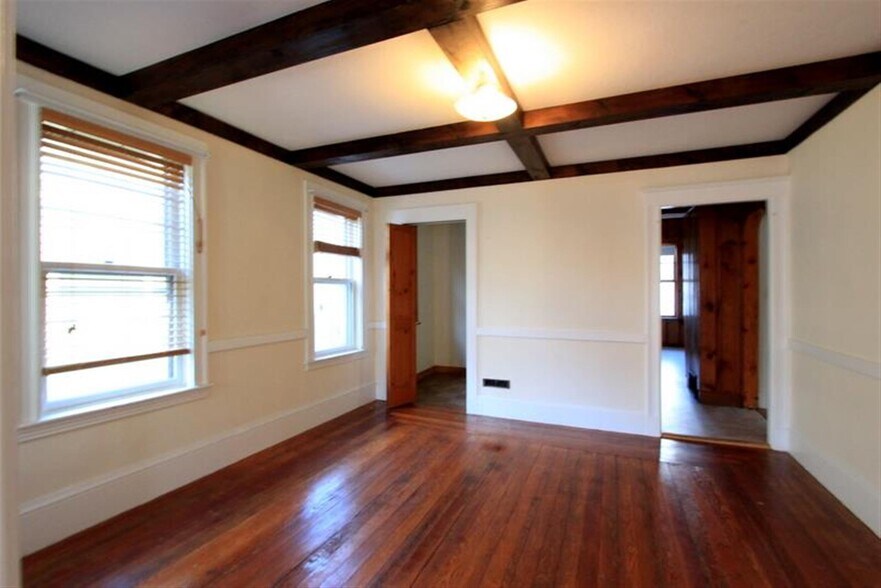 Building Photo - 92 Rogers Ave