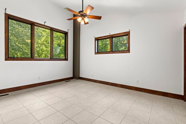 Building Photo - West Asheville Oasis