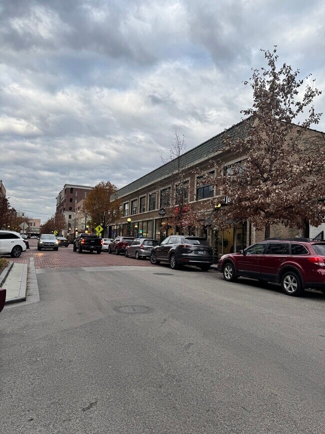 Building Photo - 201 S Maple Ave