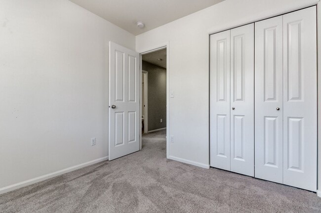 Building Photo - 3684 London Loop NE