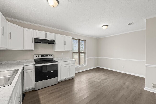 Building Photo - 2357 Basswood Dr