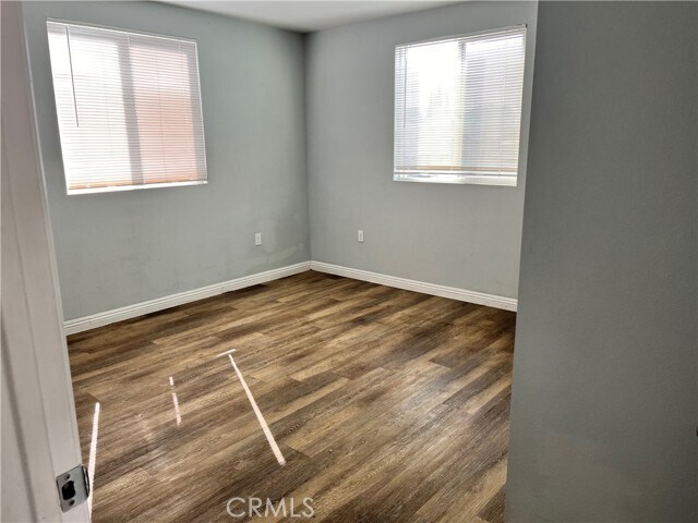 Building Photo - 211 W 43rd St