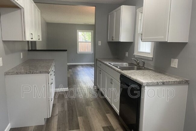 Building Photo - 2413 SW Mission Ave