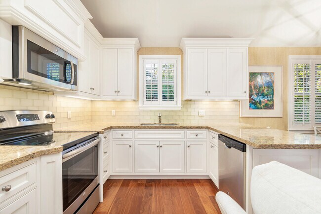 Building Photo - 357 Seabreeze Ave
