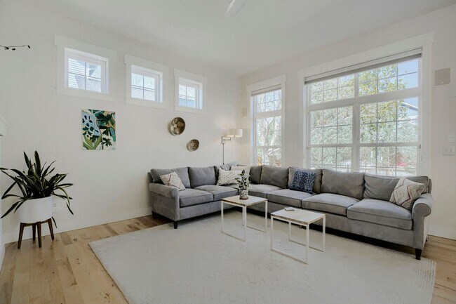 Building Photo - Gorgeous 4 Bedroom Home in NW Indian Peaks Neighborhood. Hardwood floors, Wine Closet and More