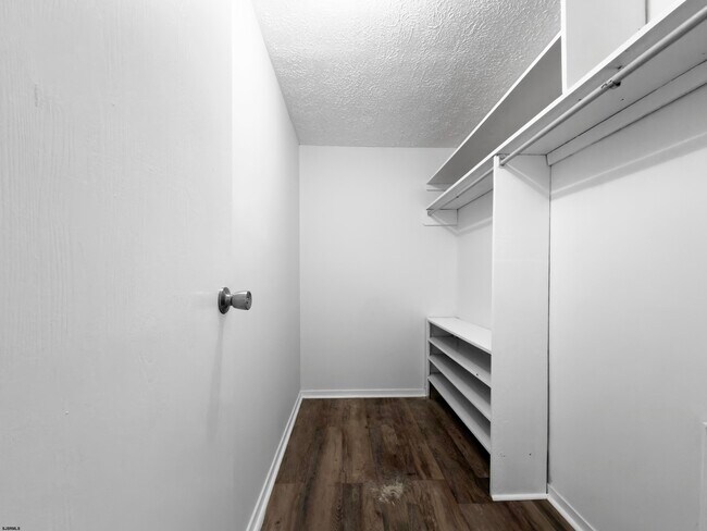 Building Photo - 1649 N Missouri Ave