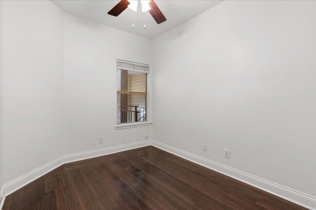Building Photo - $1,500/mo – 2BR/1BA Condo in Northwest Austin with Stone Fireplace & Balcony
