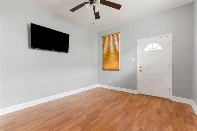 Building Photo - 8927 Hickory St