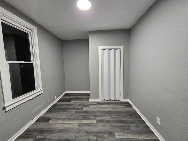 Building Photo - Newly updated 2 bedroom 1 bsth apartment i...