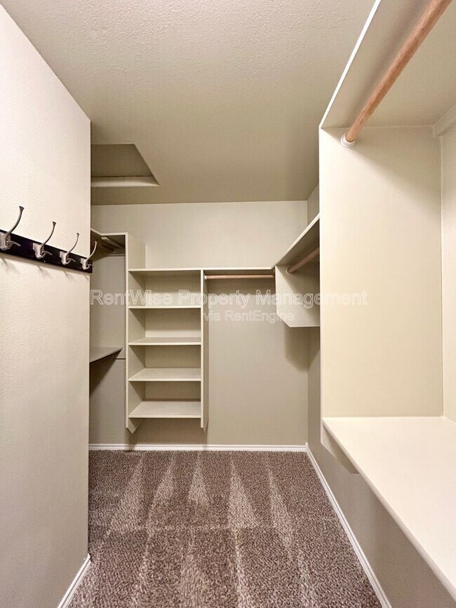 Building Photo - 10829 Cloudless St