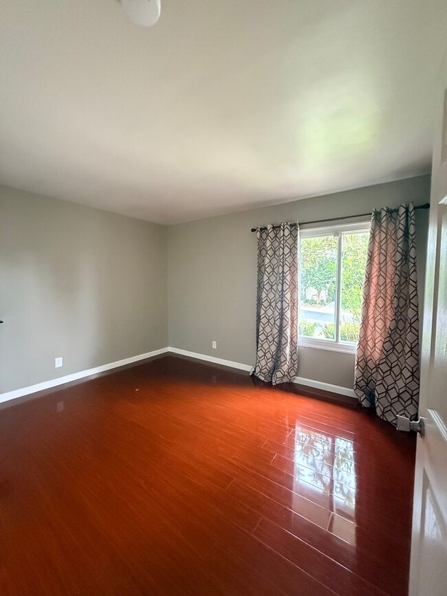 Building Photo - Upgraded 3-bedroom, 2-bath 1,240 sq. ft. i...