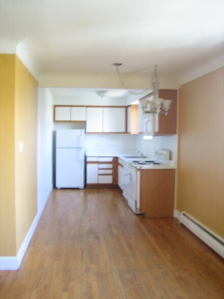 Building Photo - 2295 E Asbury Ave