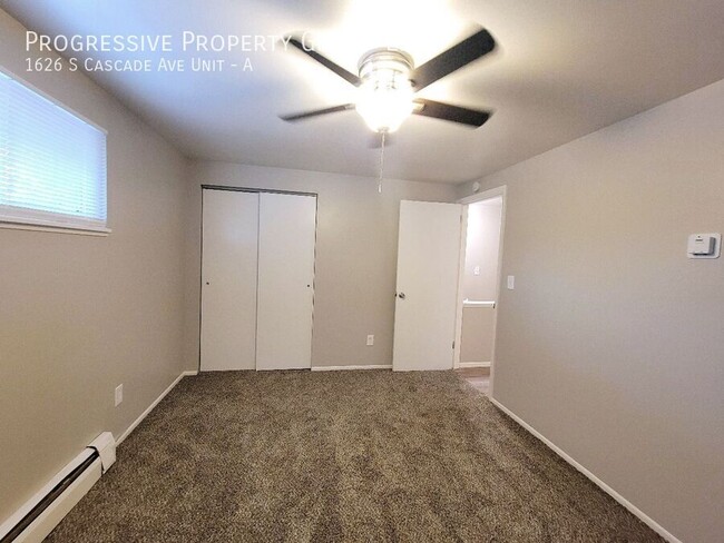 Building Photo - 2-Bedroom Townhome with Fenced Backyard an...