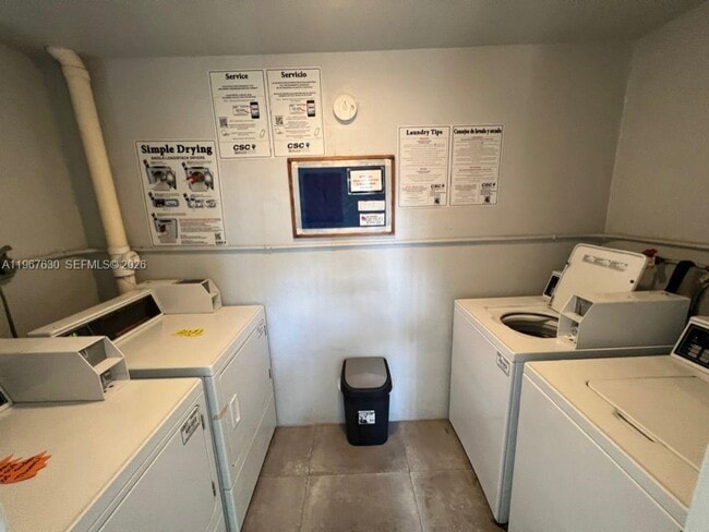 Building Photo - 2430 NE 135th St