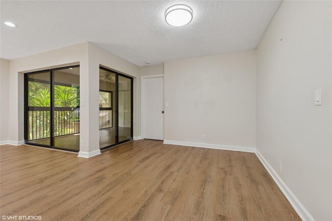 Building Photo - 3901 Cocoplum Cir