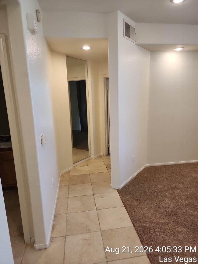 Building Photo - 664 Peachy Canyon Cir