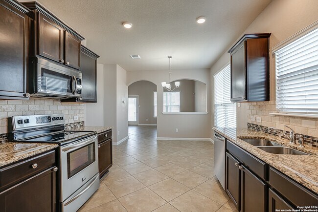 Building Photo - 2307 Clover Ridge