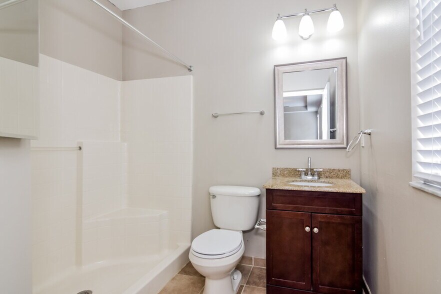 Building Photo - 758 Star Pointe Dr