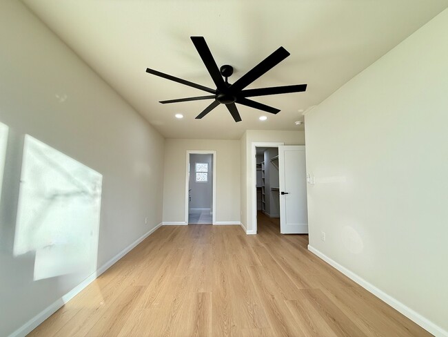 Building Photo - 2009 W Easton Ct