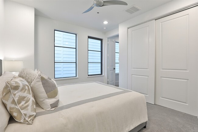 Building Photo - 4527 Graustark St