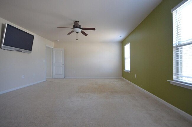 Building Photo - 2503 Girvan Dr