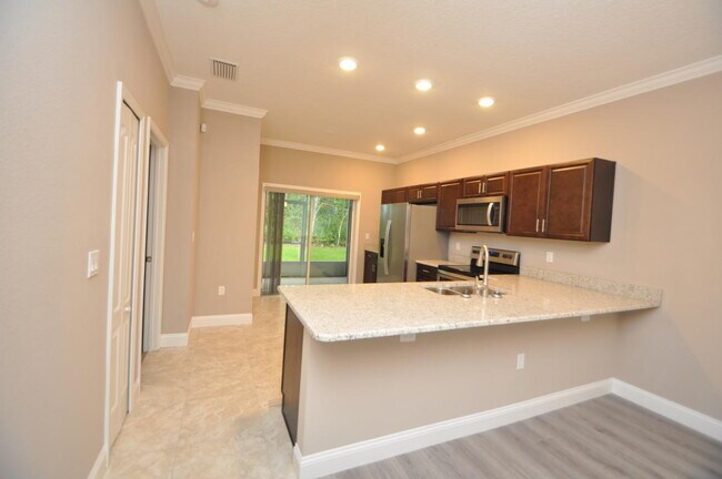 Building Photo - 3 Bed 2 Bath Modern Duplex in Seminole Woods