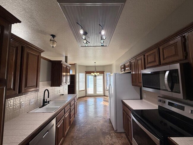 Building Photo - 18509 Chestnut Oak Dr