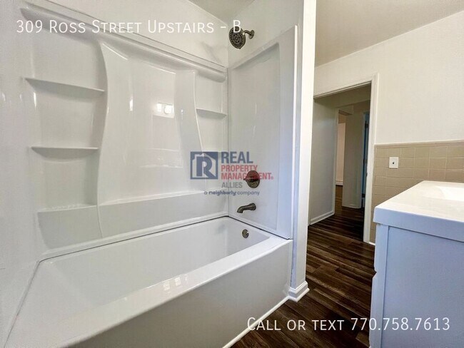 Building Photo - 309 Ross St NE