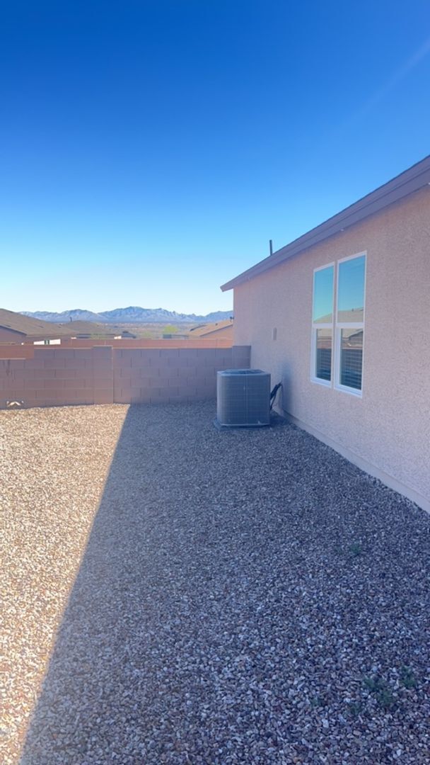 Building Photo - Beautiful 4 Bedroom 2 Bathroom split floor plan home in the newly built Turquoise Hills Neighborh...