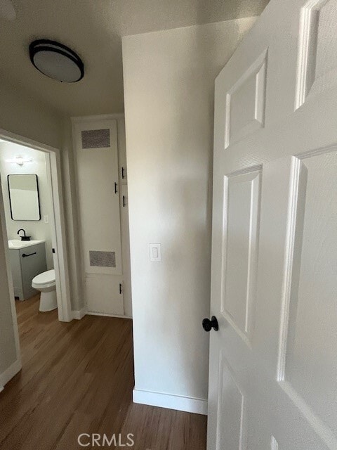 Building Photo - 1543 W 105th St