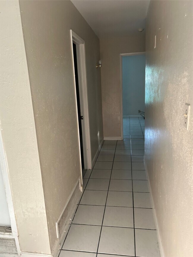 Building Photo - 15407 La Loma Dr