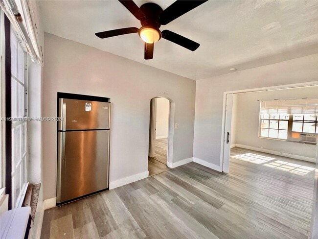 Building Photo - 6940 Bay Dr