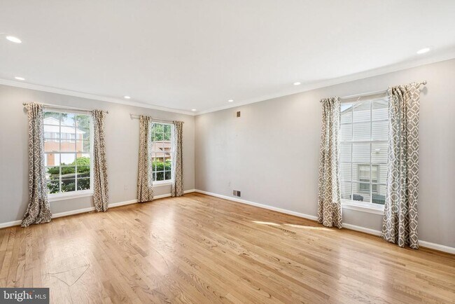 Building Photo - 6245 Windward Dr