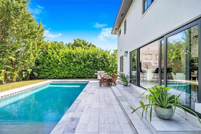 Building Photo - 1951 SW 23rd St