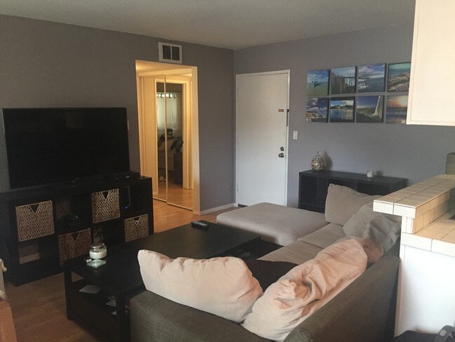 Building Photo - 1600 Ardmore Ave