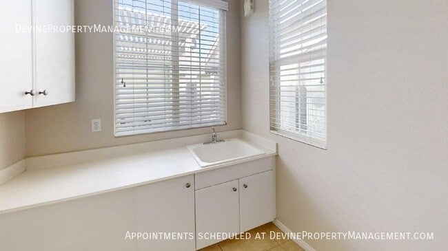 Building Photo - 381 Mesa Verde Park