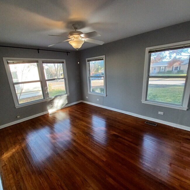 Building Photo - 353 Irvington Dr