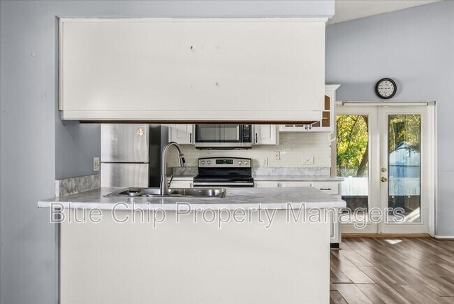 Building Photo - 2229 Hannah Ln