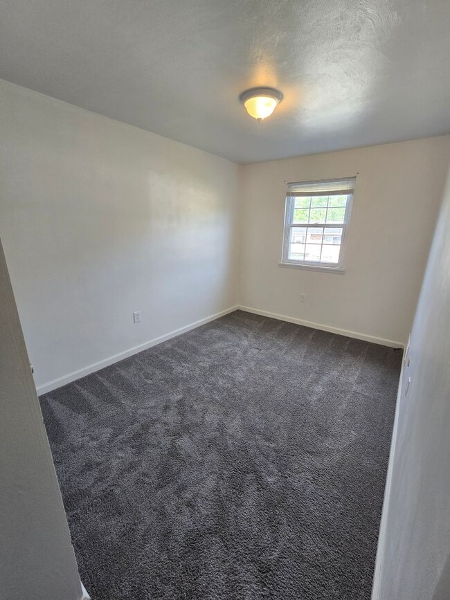 Building Photo - 3 Bedroom Townhouse in Hempfield School Di...