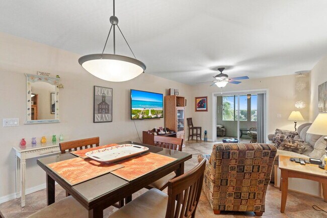 Building Photo - 2615 NE 1st Ct