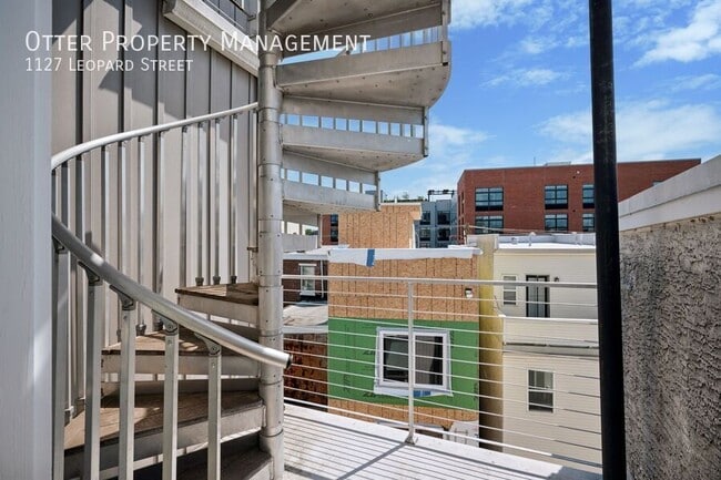 Building Photo - 1127 Leopard St