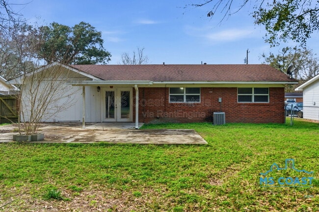 Building Photo - 208 Charles Ave