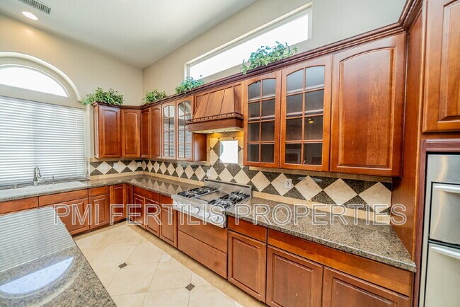 Building Photo - 17425 Cyrus Ln
