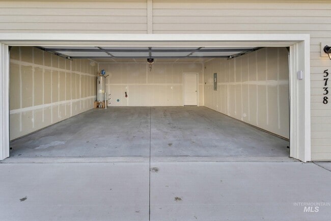 Building Photo - 5738 Cherry Ln