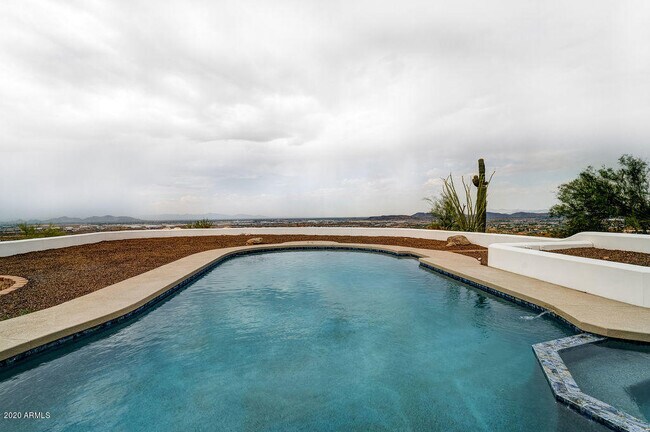 Building Photo - 301 E Jomax Rd